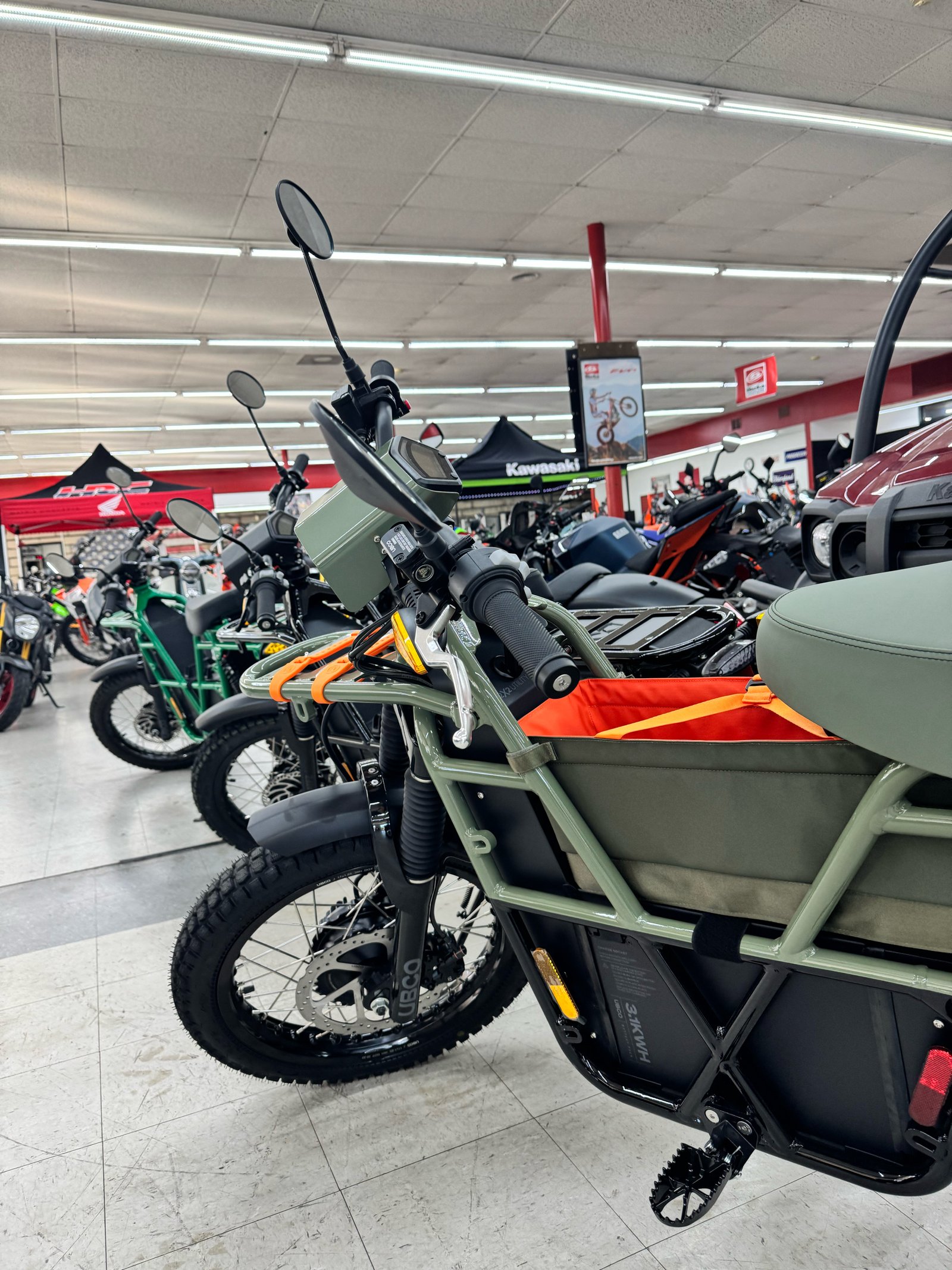 UBCO 2x2 Adventure – Moto Électrique 2WD (Transmission Intégrale) – Image 13