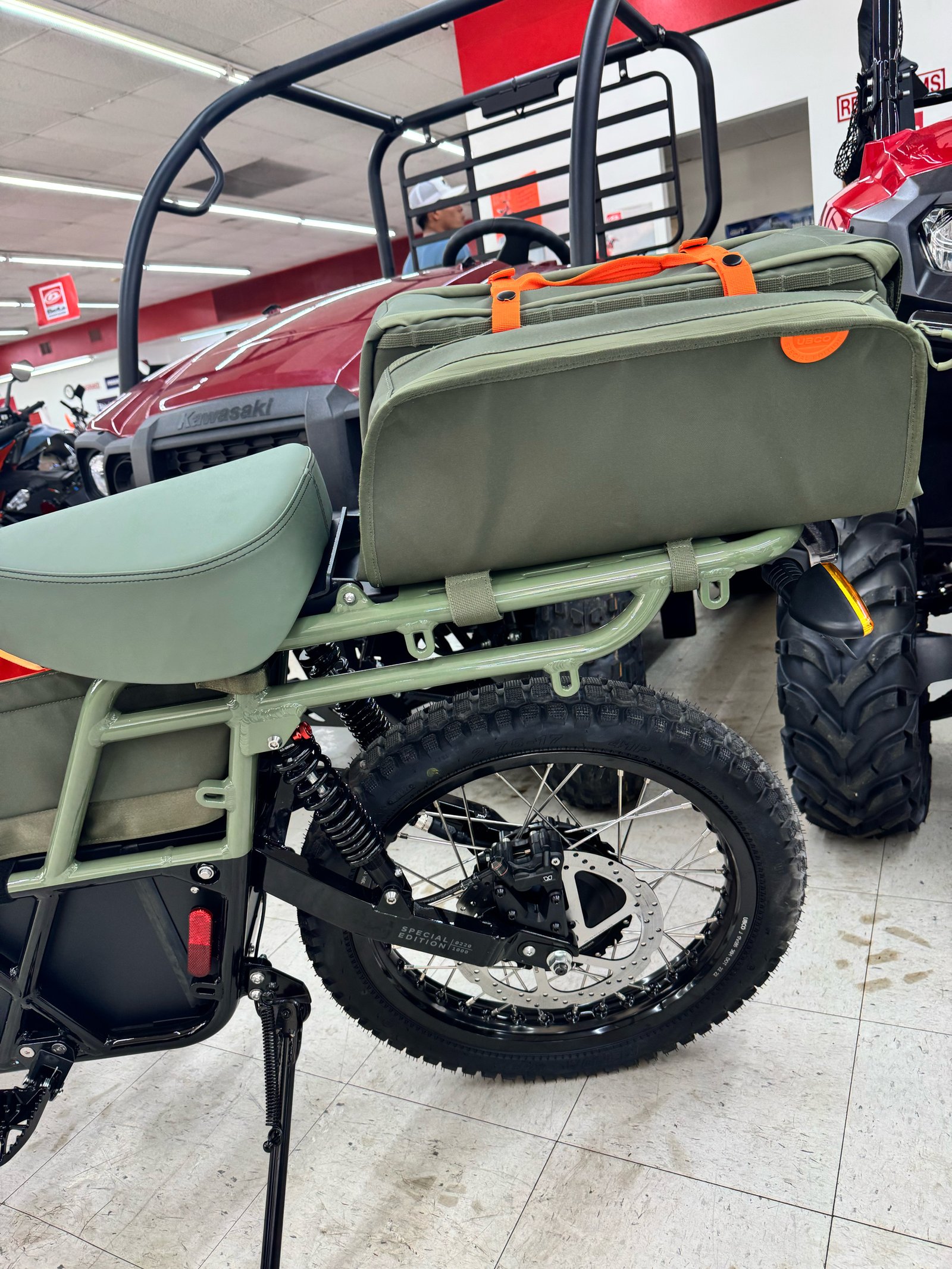 UBCO 2x2 Adventure – Moto Électrique 2WD (Transmission Intégrale) – Image 14