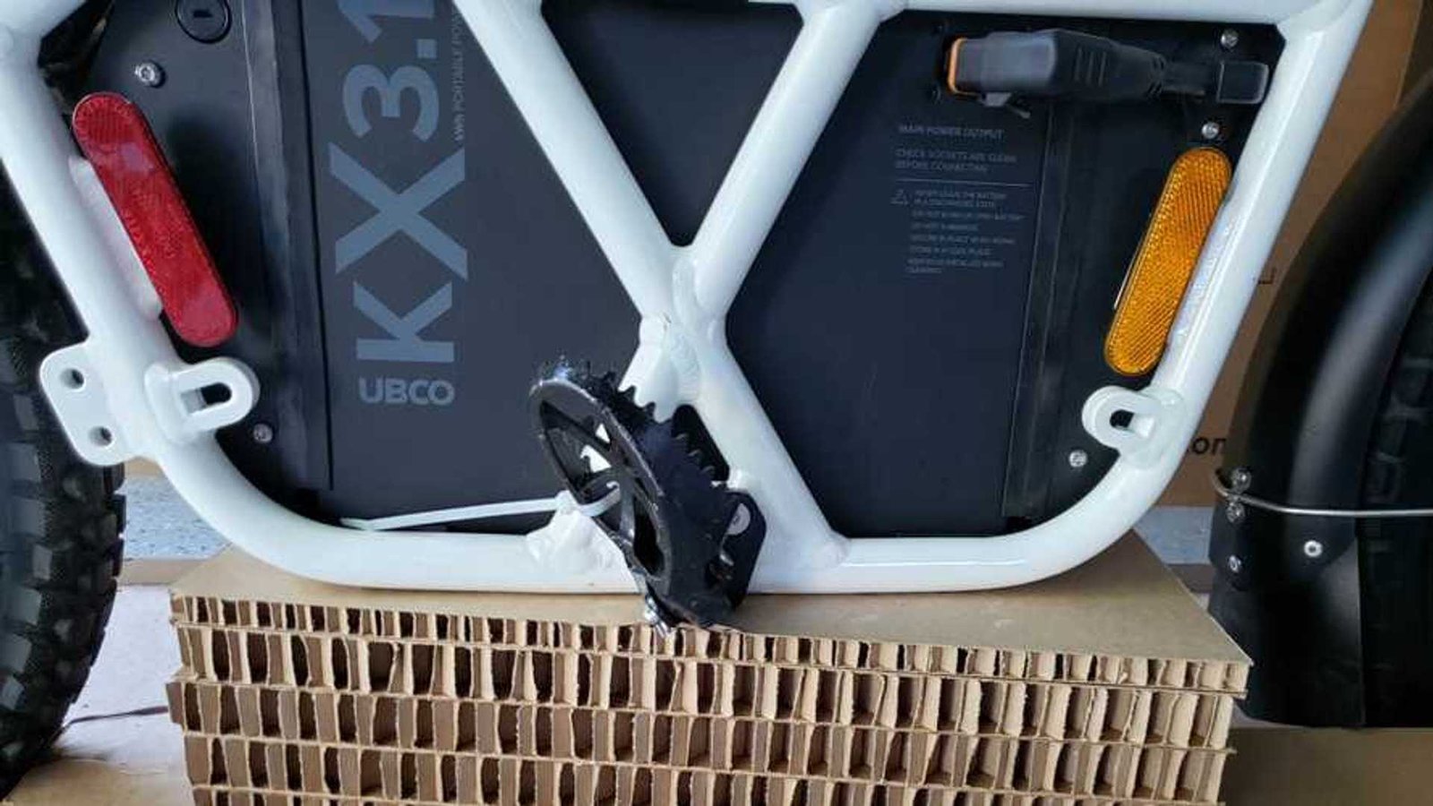 UBCO 2x2 Adventure – Moto Électrique 2WD (Transmission Intégrale) – Image 4