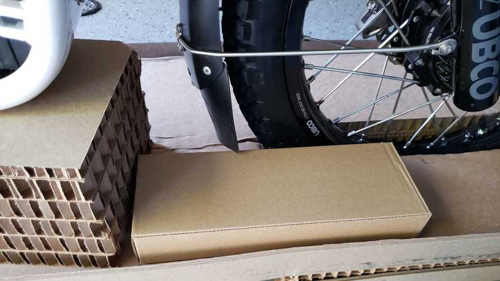 UBCO 2x2 Adventure – Moto Électrique 2WD (Transmission Intégrale) – Image 5